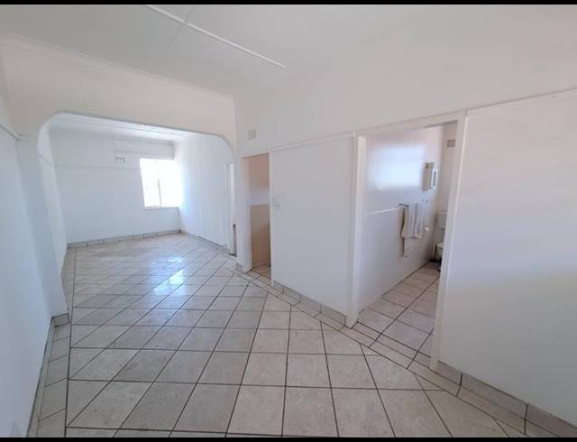 1 BEDROOM APARTMENT FOR SALE IN PRIMROSE
